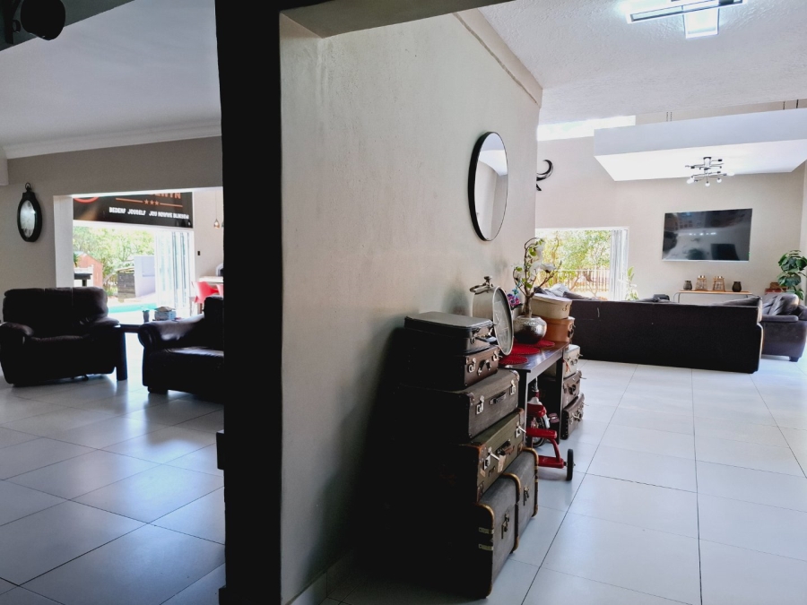 5 Bedroom Property for Sale in Rayton Free State